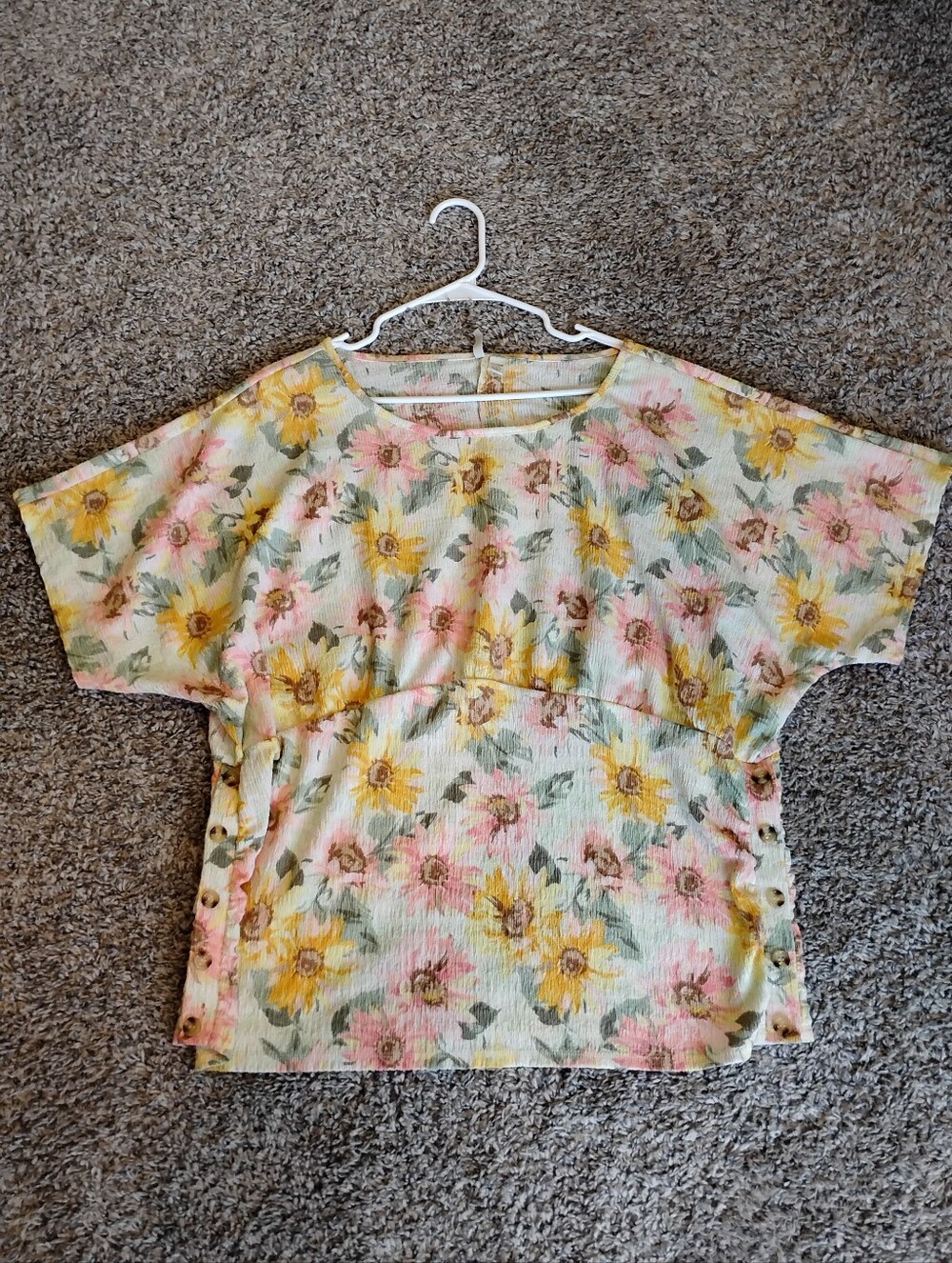 Cato Plus Size 22/24W Daisy Ruched Side Top – Floral Blouse